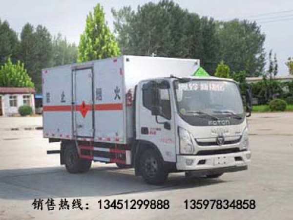 福田4噸易燃液體廂式運(yùn)輸車(chē)（國(guó)六）